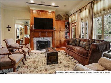 Livingroom w/fireplace