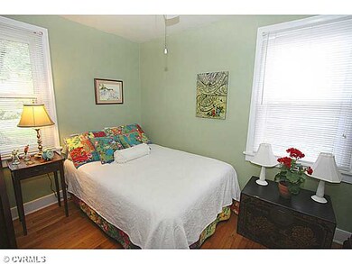 Bedroom - Wood floors