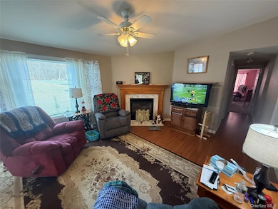 312 Brittany Terrace unit 312, Rock Tavern, NY 12575 - photo 7