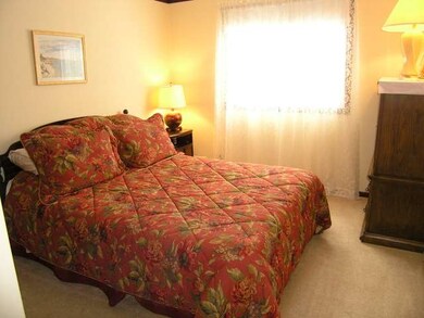 738 Devonshire Ln, Wheaton, IL 60189 - photo 7