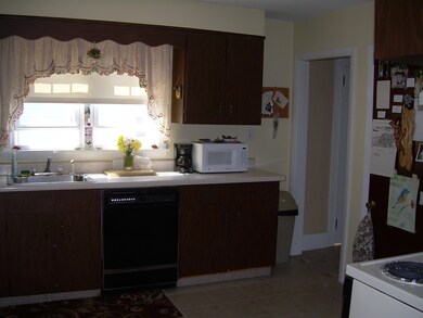 72 Hathaway St, North Adams, MA 01247 - photo 2