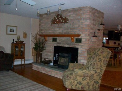 310 Birch St, Easton, PA 18040 - photo 2