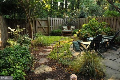 6842 Mclean Province Cir, Falls Church, VA 22043 - photo 5