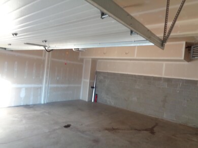 Huge oversized 2 car garage