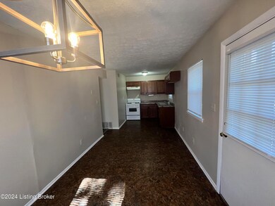 7727 Rochelle Rd, Louisville, KY 40228 - photo 4