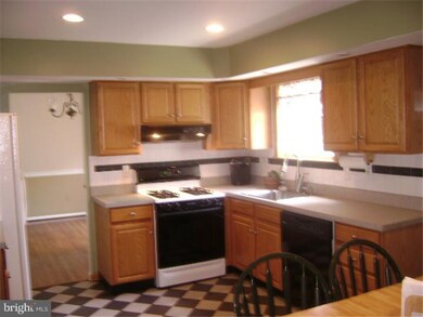 528 Brook Ln, Warminster, PA 18974 - photo 5