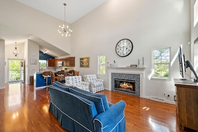 690 Valleyciew Court