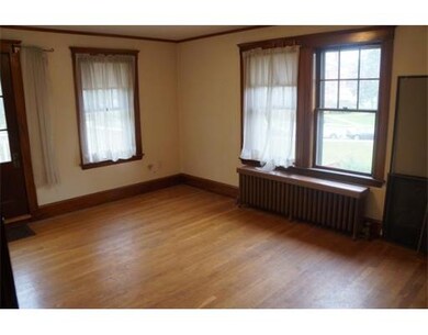 566 W Roxbury Pkwy, West Roxbury, MA 02132 - photo 3
