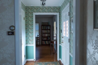 4 ENTRY TOWARDS LIVING ROOM