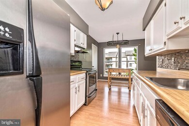 20060 Appledowre Cir, Germantown, MD 20876 - photo 4