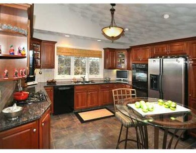 34 Sweet Pea Dr, Cranston, RI 02921 - photo 4