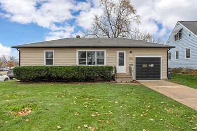 530 37th St NE, Cedar Rapids, IA 52402 - photo 2