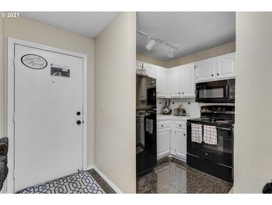 4000 Carman Dr unit 101, Lake Oswego, OR 97035 - photo 3