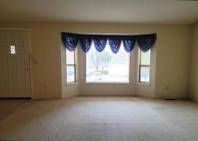 1527 NW Thompson Way, Grants Pass, OR 97526 - photo 4