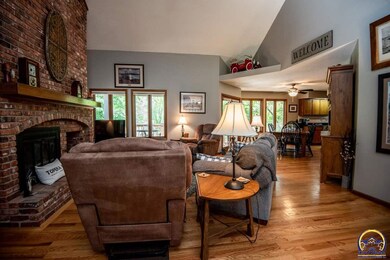 4224 SW Colly Creek Dr, Topeka, KS 66610 - photo 5