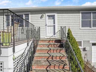 17 Wampus Ln- Front Stairs