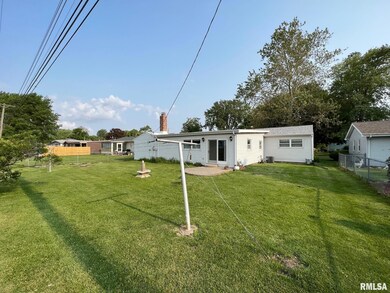 265 Mayfair Dr, Lincoln, IL 62656 - photo 2