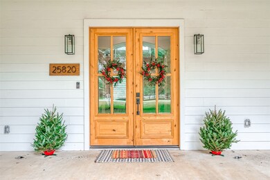 What a warm & inviting FRONT ENTRANCE -- the perfe
