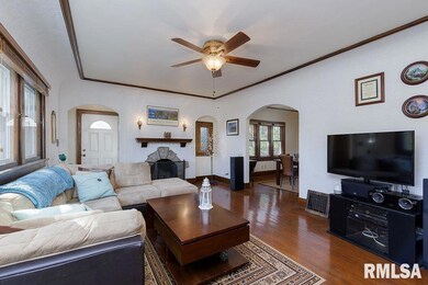 2356 E Locust St, Davenport, IA 52803 - photo 3