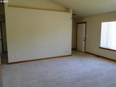 987 SW Joshua Ct, Hermiston, OR 97838 - photo 4