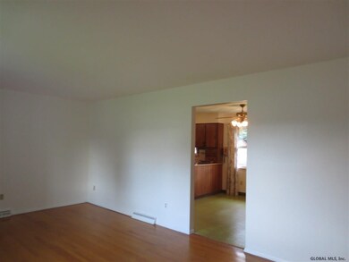 8 Hadden Ln, Troy, NY 12180 - photo 5