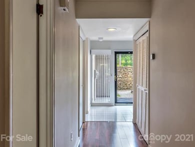 Entrance to 10 Lakemoor