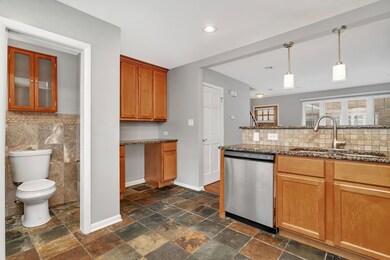 unlisted-address, La Grange, IL 60525 - photo 6