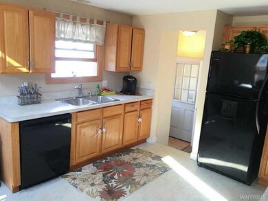 Kitchen. Appliances included!