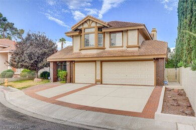 Fantastic curb appeal on a quiet cul de sac