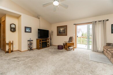 3515 Banar Dr SW unit B, Cedar Rapids, IA 52404 - photo 5