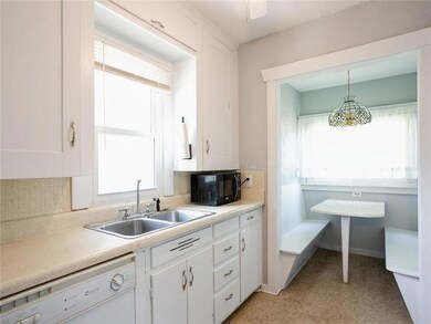 213 E 14th St N, Newton, IA 50208 - photo 5