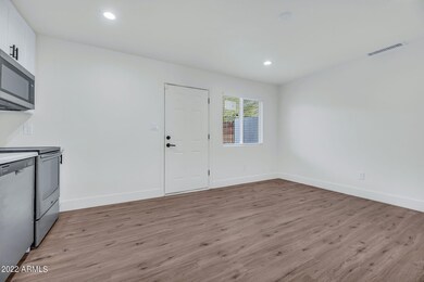6-web-or-mls-1110 E Polk St-6