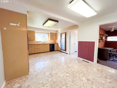 413 SW Brent Dr, John Day, OR 97845 - photo 6