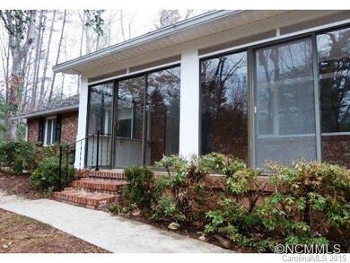 Sunroom with 2 Sliding Doors