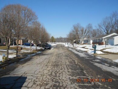 348 Meadow Dr, Circleville, OH 43113 - photo 5