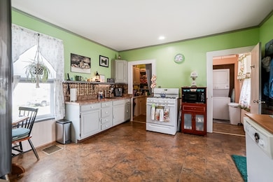 11 Crescent St, Millers Falls, MA 01349 - photo 6