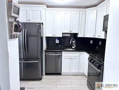 532 Cricket Ln, Woodbridge, NJ 07095 - photo 3