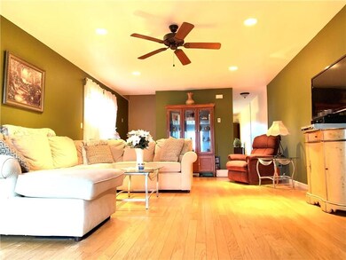 247 Regis Dr, Staten Island, NY 10314 - photo 3