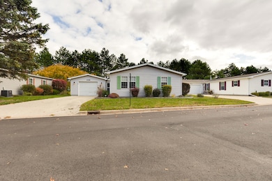 109 Cadgewith E, Lansing, MI 48906 - photo 2