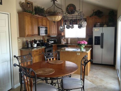Beautiful eat-in Kitchen!