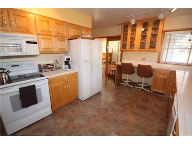 2524 Sycamore St, Columbus, IN 47201 - photo 7