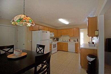 breakfast nook to kitchen