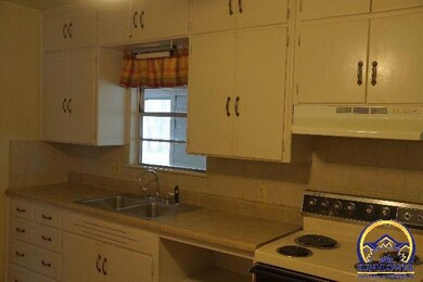 2523 SW 23rd St, Topeka, KS 66611 - photo 4