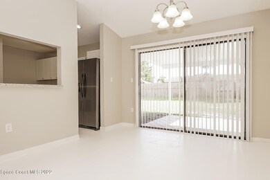 019-photo-dining-room-12237709