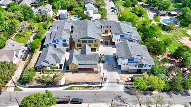 Birds eye view of property featuring a residentia