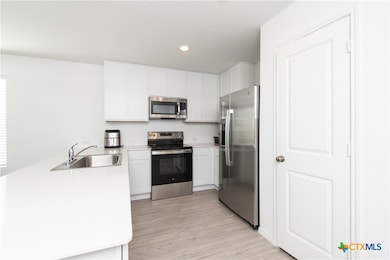 539 Commander Abbott Dr, Jarrell, TX 76537 - photo 5