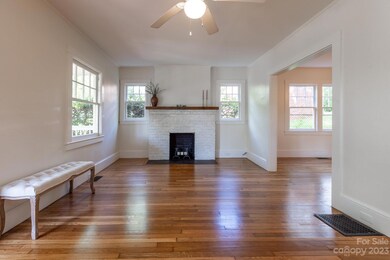 Light and bright! Fresh Paint throughout!