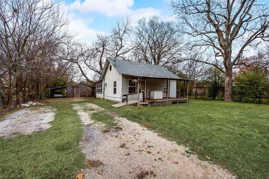 713 S Wine St, Gainesville, TX 76240 - photo 2