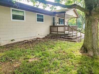 5572 Newport Ct, Columbus, OH 43232 - photo 3