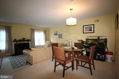 2373 Hunters Square Ct, Reston, VA 20191 - photo 4